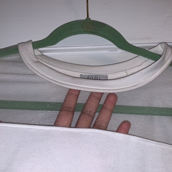 Tobi | Cropped Crew Neck - Picture 2 of 2